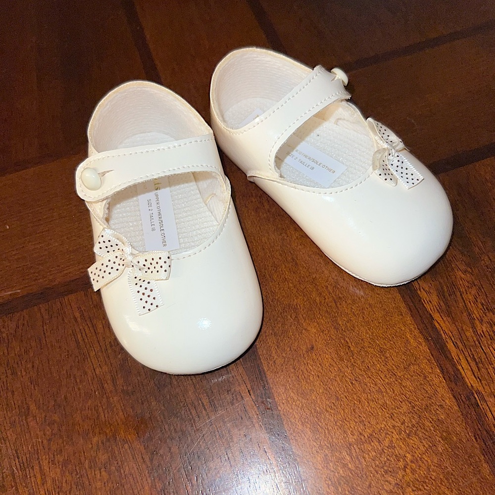 Baypods NWOT Baby Girl White Polka Dot Bow Shoes